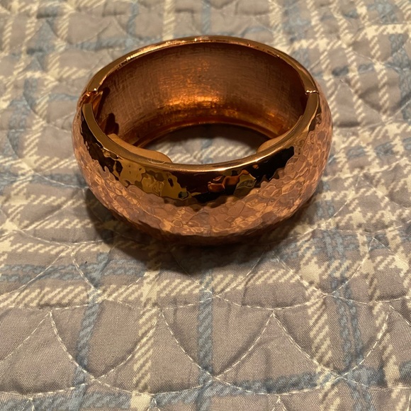 Fitbit Fitness Tracker Bracelet! 🏃♀️ Brand New (Rose Gold) - Picture 12 of 13